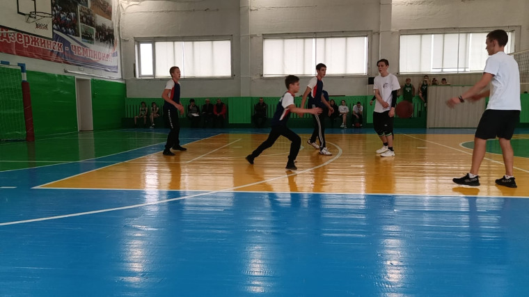 Соревнования по баскетболу в рамках Спартакиады среди малочисленных общеобразовательных школ Дзержинского района.